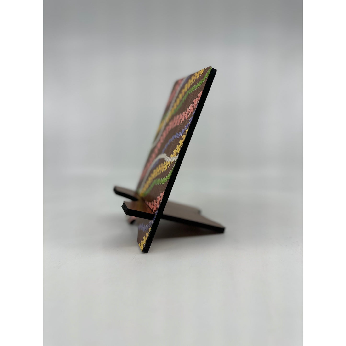 Laser Cut Sapele Plywood Phone Stand - Wavy Lei